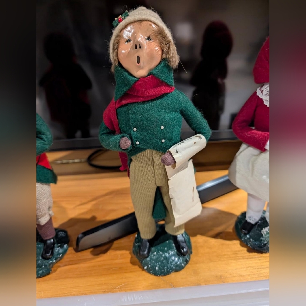 Byers Choice Choir Caroler, Green Coat and Red Scarf With Scroll